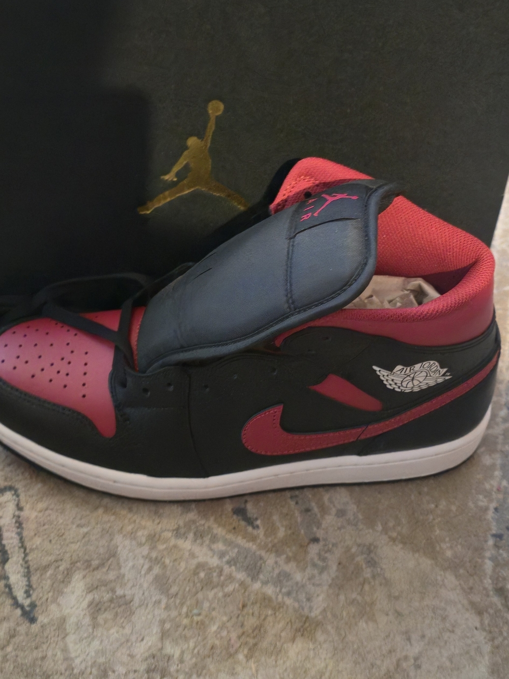 Jordan Men's Black and Red Low-Top Basketball Sneaker